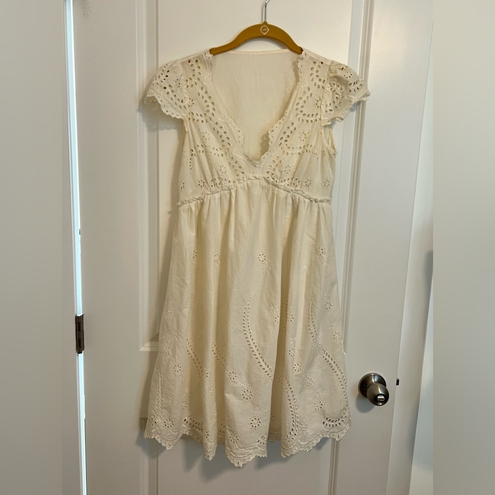 BCBGMAXAZRIA Ivory Eyelet Lace XS  Dress | V-Neck Cap Sleeve Boho Cottagecore